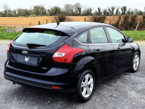 Car Ford Focus 1.6 TDCI 115 PS Zetec Hatchback