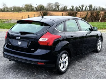 Car Ford Focus 1.6 TDCI 115 PS Zetec Hatchback